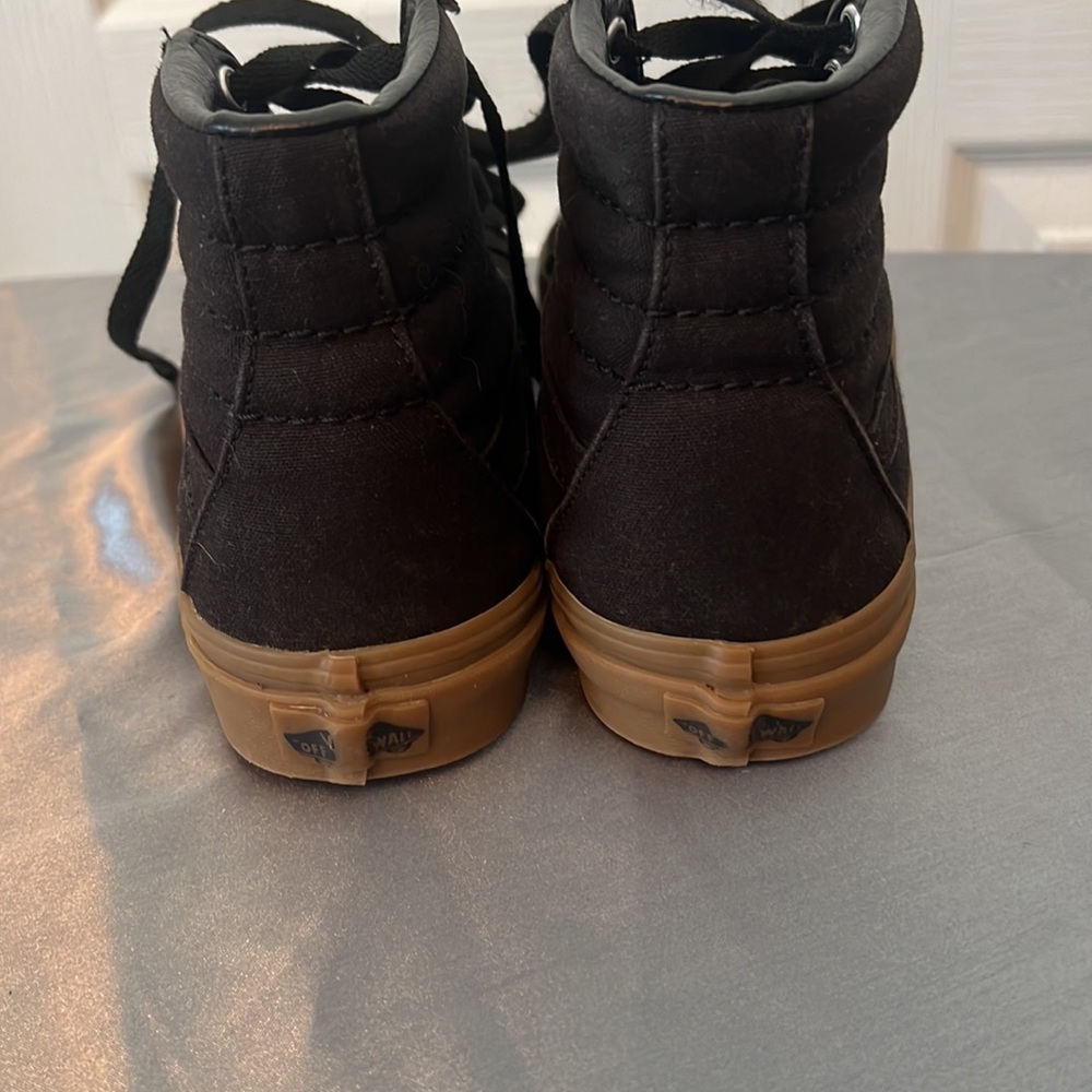 Vans Men's Size 6. Black High-Top Sneakers with Gum Sole - Picture 5 of 7